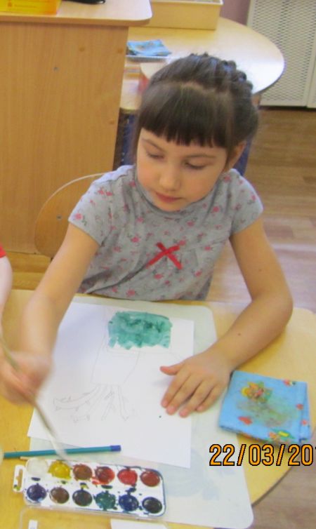 Наша Полиночка рисует