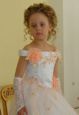 Даша в образе принцессы &laquo;Розочки&raquo; на выпускном балу.