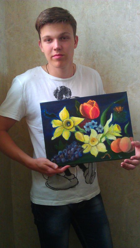 Волобуев Богдан со своей работой.