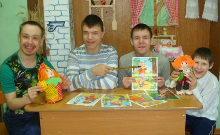 Фото 2. «Бывают чувства у зверей, у рыбок, птичек и людей. Влияет без сомнения на всех нас настроение»