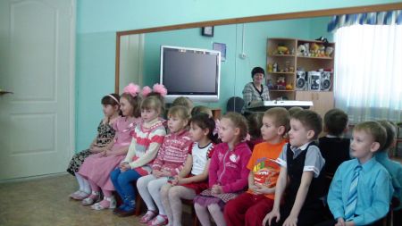 Фото 1. Мы слушаем музыку