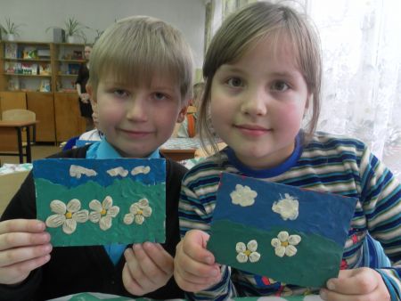 Фото 3. Рисовать можно и пластилином