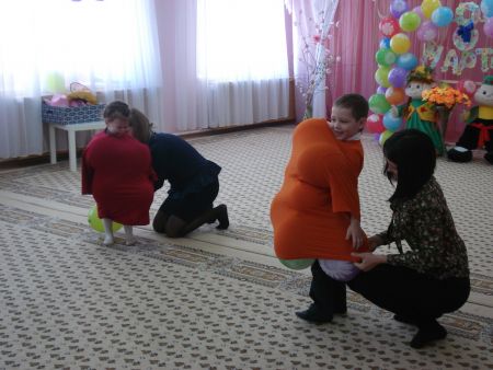 Фото 2. Конкурс «А ну-ка, мамочки» 