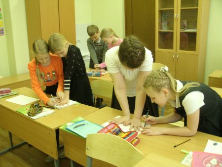 Фото 1. Рисунок самого голубя – это  наши маленькие ладошки! 