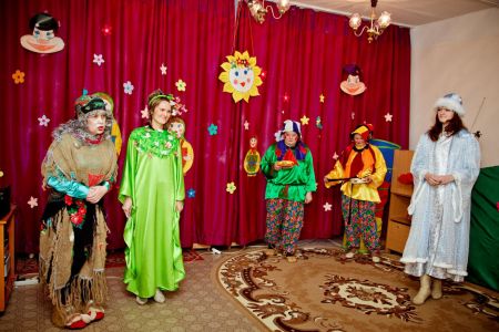 Фото 5. А сейчас, честной народ, гостей ряженых черед!