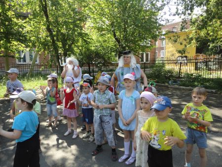 Фото 2. Надо скорее всем вместе идти, нашу русалку быстрее спасти.