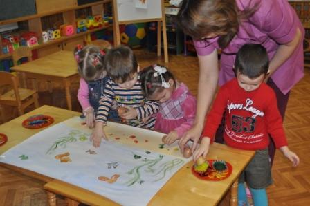 Фото 2. Изодеятельность с элементами театрализации