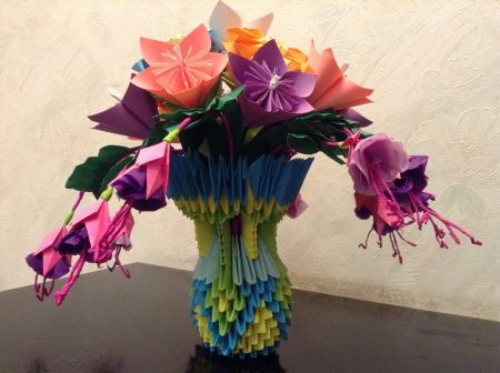 Ваза с цветами в технике оригами