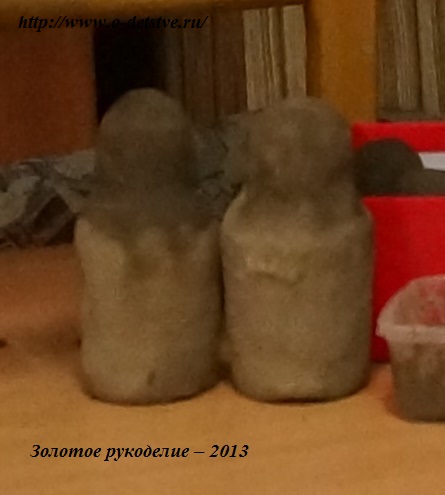 Поделка из красной глины «Матрешки-сестрички»