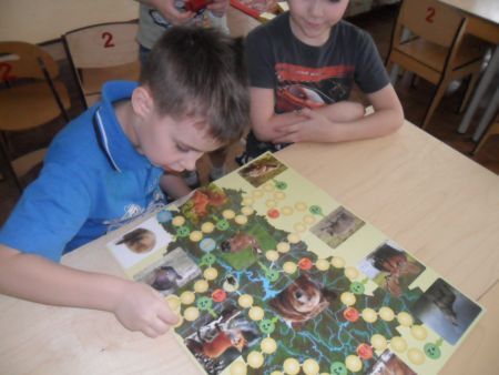 Фото 2. Настольно-печатные, развивающие, дидактические игры, книги пермских писателей.