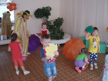 Танец &laquo;Я с листочками хожу&raquo;