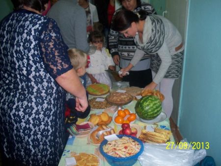 Фото 3. Мини–ярмарку «Наше подворье» подготовили и провели родители воспитаников детского сада совместно с воспитателями.