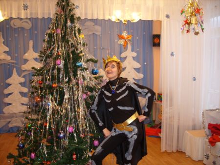 Юмористичный персонаж, вызывающий снисходительную улыбку взрослых и весёлый смех детей.