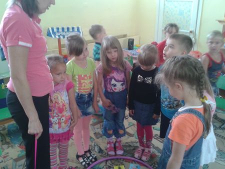 Фото 3. Играем в игру «Отгадай цветок».