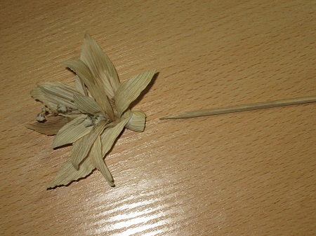 5. Вставляем шпажку.