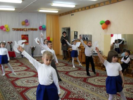 2. Танец с белыми голубями «Скажем – нет войне»