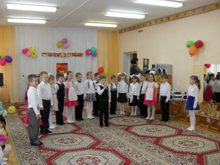 4. «Прадедушка, прадедушка, он всю прошел войну!» - солист Цудиков Алеша.