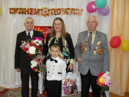 5. «За все, что есть сейчас у нас, за каждый наш счастливый час, за то, что солнце светит нам, спасибо доблестным солдатам, нашим дедам и отцам».